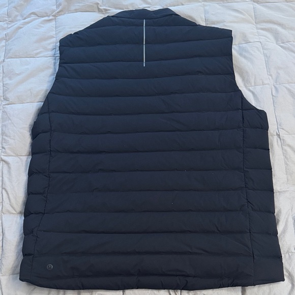 Lululemon Men's navigation down Black  Vest size XL excellent condition - Picture 2 of 4